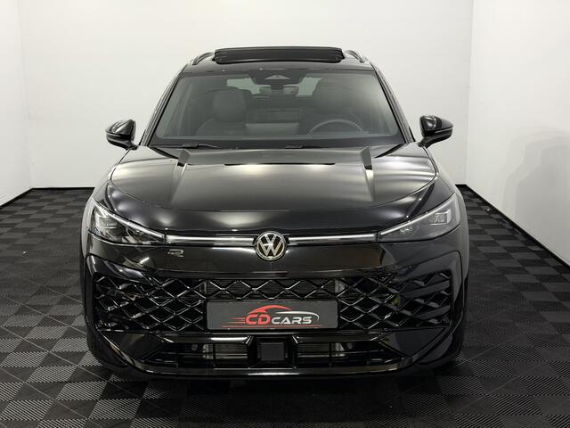 Volkswagen T-Roc 1.5 e TSI R-Line Black edition Panoramadak, Camera, Elektrische trekhaak, Navi, Elektrische achterklep, Cruise control adaptief, 19 Inch velgen, 2 Jaar garantie