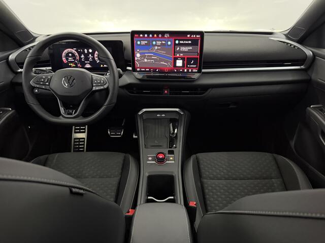 Volkswagen T-Roc 1.5 e TSI R-Line Black edition Panoramadak, Camera, Elektrische trekhaak, Navi, Elektrische achterklep, Cruise control adaptief, 19 Inch velgen, 2 Jaar garantie