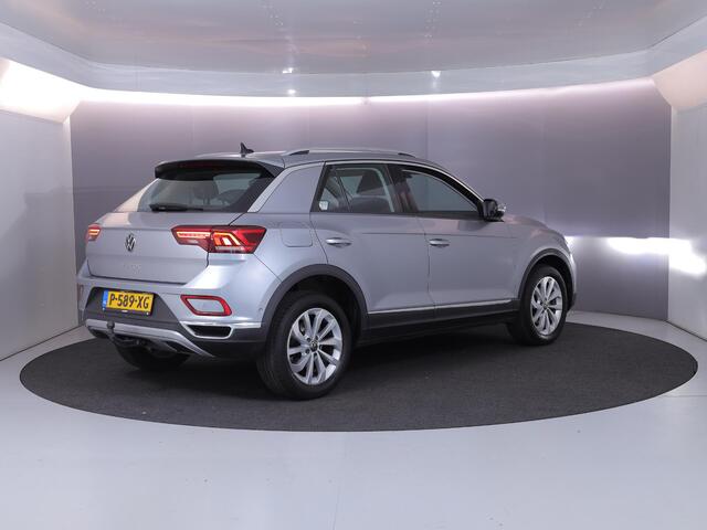 Volkswagen T-Roc 1.5 TSI Style 150 pk Automaat (DSG) | Navigatie | Trekhaak (afneembaar) | Parkeersensoren (Park assist) | Achteruitrijcamera | Keyless | Elektr. achterklep |