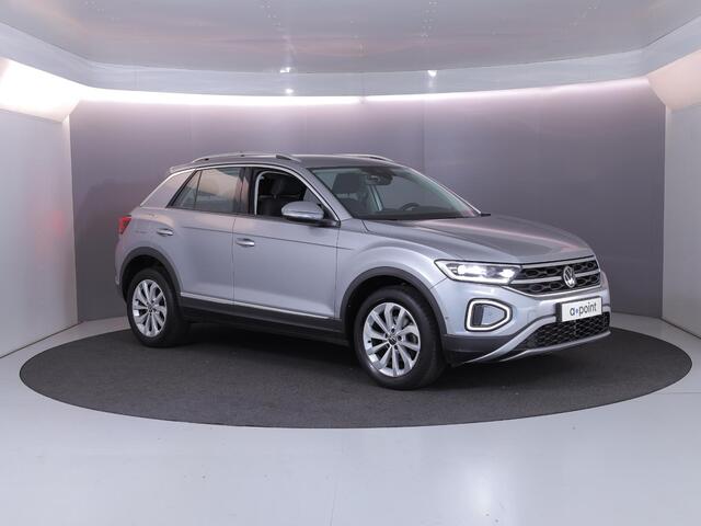 Volkswagen T-Roc 1.5 TSI Style 150 pk Automaat (DSG) | Navigatie | Trekhaak (afneembaar) | Parkeersensoren (Park assist) | Achteruitrijcamera | Keyless | Elektr. achterklep |
