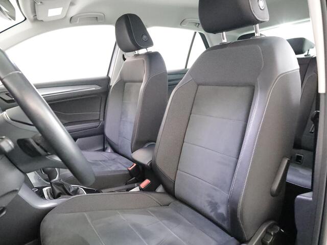 Volkswagen T-Roc 1.5 TSI Style 150 pk Automaat (DSG) | Navigatie | Trekhaak (afneembaar) | Parkeersensoren (Park assist) | Achteruitrijcamera | Keyless | Elektr. achterklep |