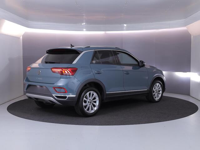 Volkswagen T-Roc 1.5 TSI Style 150 pk Automaat (DSG) | Navigatie | Parkeersensoren (Park assist) | Achteruitrijcamera | Stoelverwarming | Adaptieve cruise control |