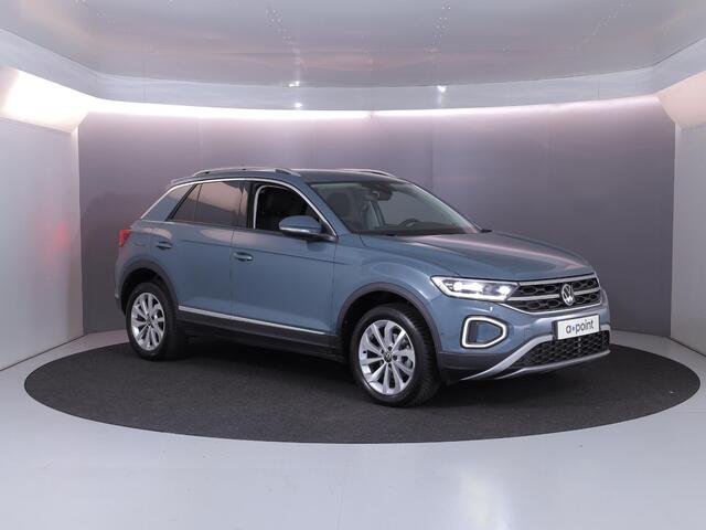 Volkswagen T-Roc 1.5 TSI Style 150 pk Automaat (DSG) | Navigatie | Parkeersensoren (Park assist) | Achteruitrijcamera | Stoelverwarming | Adaptieve cruise control |