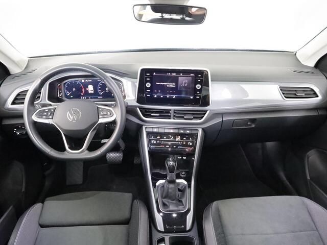 Volkswagen T-Roc 1.5 TSI Style 150 pk Automaat (DSG) | Navigatie | Parkeersensoren (Park assist) | Achteruitrijcamera | Stoelverwarming | Adaptieve cruise control |