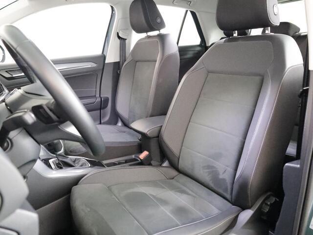 Volkswagen T-Roc 1.5 TSI Style 150 pk Automaat (DSG) | Navigatie | Parkeersensoren (Park assist) | Achteruitrijcamera | Stoelverwarming | Adaptieve cruise control |