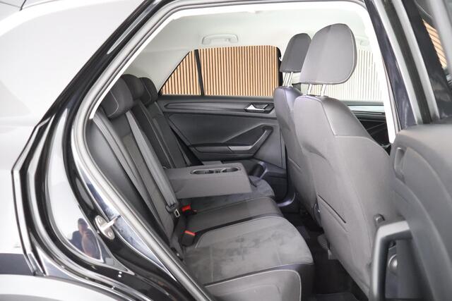 Volkswagen T-Roc 1.5 TSI 150pk DSG Style Trekhaak Virtual Cockpit Stoelverwarming Navigatie