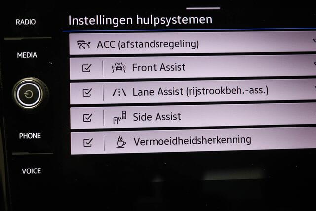Volkswagen T-Roc 1.5 TSI Style | IQ LIGHT | STOELVERWARMING | CLIMA | APP CONNECT | DAB | PDC