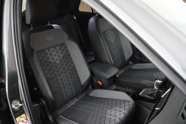 Volkswagen T-Roc 1.5 TSI 150pk DSG R-Line Business+ Black Style Trekhaak Camera IQ.Light Virtual Cockpit Keyless Navigatie