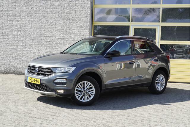 Volkswagen T-Roc 1.0 TSI Style Business BJ2021 Lmv 16" | Led V+A | Pdc | Navi | Trekhaak | Achteruitrijcamera | App-Connect | Climate control | Cruise control | Getint glas