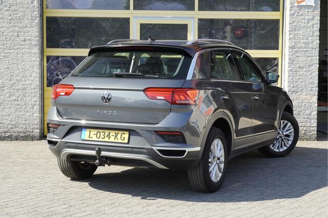 Volkswagen T-Roc 1.0 TSI Style Business BJ2021 Lmv 16" | Led V+A | Pdc | Navi | Trekhaak | Achteruitrijcamera | App-Connect | Climate control | Cruise control | Getint glas