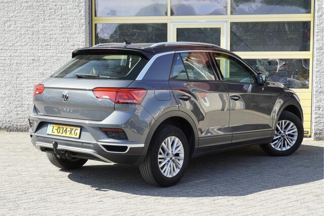 Volkswagen T-Roc 1.0 TSI Style Business BJ2021 Lmv 16" | Led V+A | Pdc | Navi | Trekhaak | Achteruitrijcamera | App-Connect | Climate control | Cruise control | Getint glas