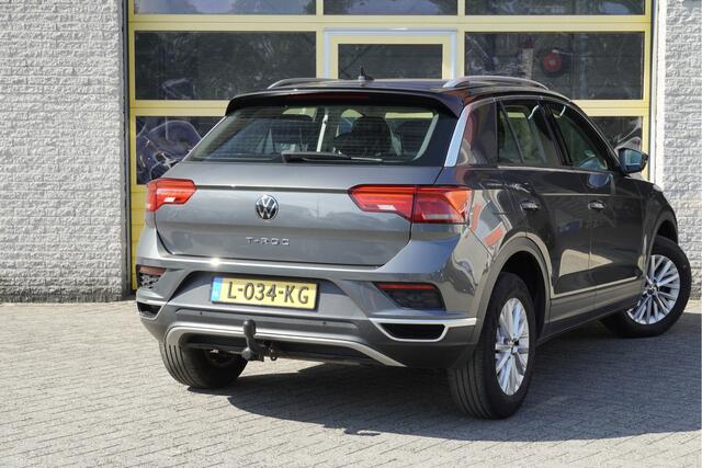Volkswagen T-Roc 1.0 TSI Style Business BJ2021 Lmv 16" | Led V+A | Pdc | Navi | Trekhaak | Achteruitrijcamera | App-Connect | Climate control | Cruise control | Getint glas