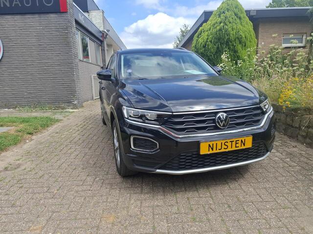 Volkswagen T-Roc 1.5 TSI Navi, Trekhaak, ACC, Camera