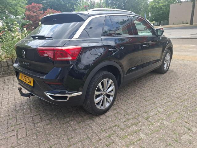 Volkswagen T-Roc 1.5 TSI Navi, Trekhaak, ACC, Camera