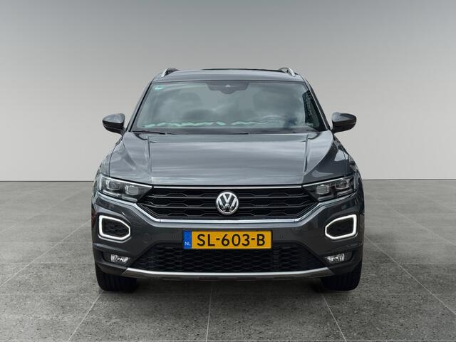 Volkswagen T-Roc 1.5 150pk TSI Sport Navigatiefunctie 'Discover Media' | Velgen 'Montego Bay', 18 inch | Parkeersensoren