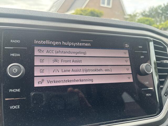 Volkswagen T-Roc 1.5 TSI Style Automaat Camera / Carplay / Keyless