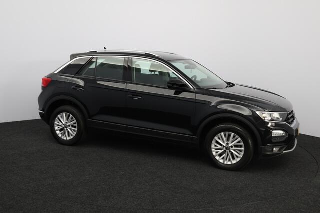 Volkswagen T-Roc 1.5 TSI Style Business/ Trekhaak/ Elek. Kofferklep/ Apple + Android/ DAB+/ Navi/ Airco/ Adaptive Cruise/ Lane-Assist./ Elek. pakket/ Isofix/ Bluetooth/ Multi. LEDER. Stuur/ 16'' LMV/ Mistl./ PDC/ LED Dagrijverl.