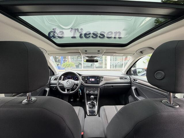 Volkswagen T-Roc 1.0 TSI Style Pano, Navi, Trekhaak, Rijklaar met beurt & garantie!