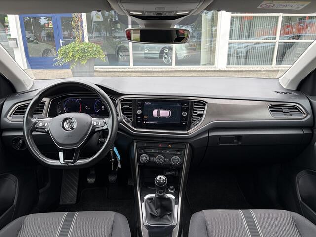 Volkswagen T-Roc 1.0 TSI Style Pano, Navi, Trekhaak, Rijklaar met beurt & garantie!
