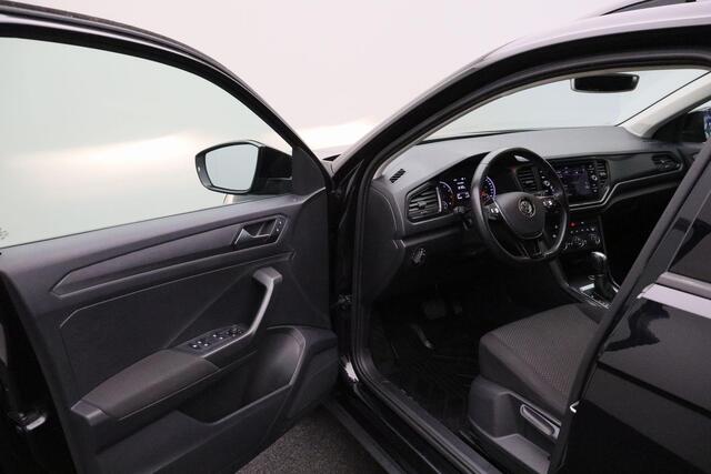 Volkswagen T-Roc 1.5 TSI 2019 | Airco | Trekhaak | Navigatie | Stoelverwarming | DAB Radio | Apple/Android Carplay | Boekjes | Onderhoudshistorie | 2 Sleutels