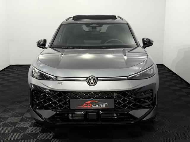 Volkswagen T-Roc 1.5 TSI R-Line Edition Nieuwe model!, Panoramadak, Camera, Iq lights, Navi, Half leder, Stoel/Stuurverwarming, Cruise control adaptief, Sfeerverlichting, Elektrische trekhaak, Elektrische achterklep, Keyless start,