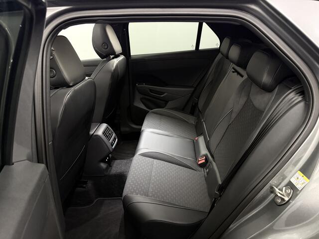 Volkswagen T-Roc 1.5 TSI R-Line Edition Nieuwe model!, Panoramadak, Camera, Iq lights, Navi, Half leder, Stoel/Stuurverwarming, Cruise control adaptief, Sfeerverlichting, Elektrische trekhaak, Elektrische achterklep, Keyless start,