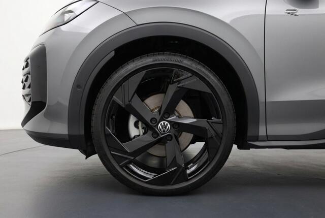 Volkswagen T-Roc 1.5 eTSI R-Line Black Style 150PK | Pano | IQ Lights | Trekhaak | 20" | Winterpakket