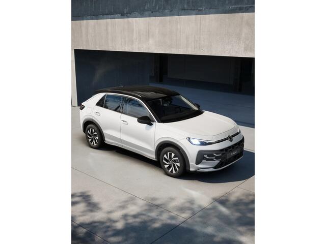 Volkswagen T-Roc Limited Edition | 'App-Connect' draadloze smartphone integratie | Automatische afstandsregeling (Adaptive Cruise Control) | Buitenspiegels elektrisch instel-, verwarm- en inklapbaar
