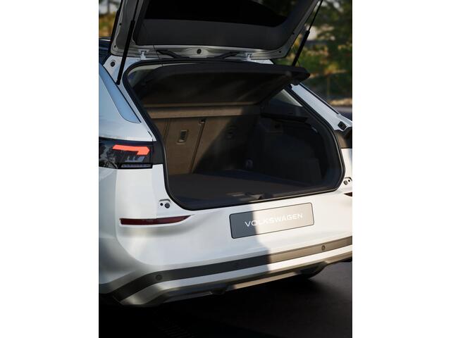 Volkswagen T-Roc Limited Edition | 'App-Connect' draadloze smartphone integratie | Automatische afstandsregeling (Adaptive Cruise Control) | Buitenspiegels elektrisch instel-, verwarm- en inklapbaar