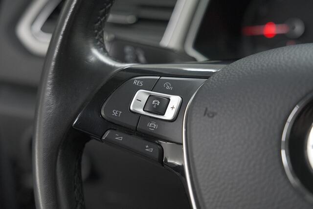Volkswagen T-Roc 1.0 TSI Style Business 116pk | Trekhaak | Adaptieve Cruise Control | Elektronische Kofferklep | Apple Carplay