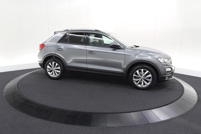 Volkswagen T-Roc 1.0 TSI Style Business 116pk | Trekhaak | Adaptieve Cruise Control | Elektronische Kofferklep | Apple Carplay