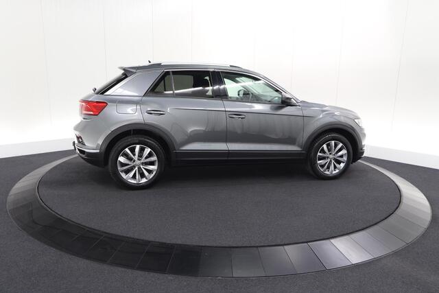 Volkswagen T-Roc 1.0 TSI Style Business 116pk | Trekhaak | Adaptieve Cruise Control | Elektronische Kofferklep | Apple Carplay