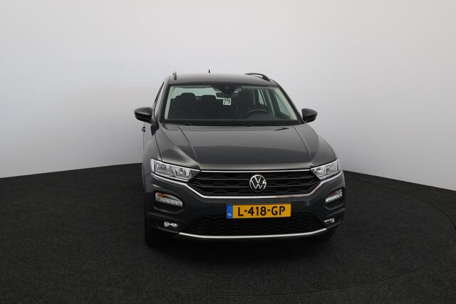 Volkswagen T-Roc 1.5 TSI Style/ Trekhaak!/ 16''LMV/ Apple+android/ Airco/ Navi/ Cruise/ Bluetooth/ Multi.LEDER.Stuur/ Elek.pakket/ Isofix/ PDC V+A.