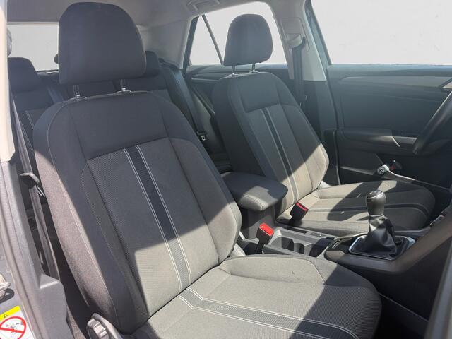 Volkswagen T-Roc 1.0 TSI Style Business- Stoelverwarming, Acc Cruise, Trekhaak, Led, Privacy Glass