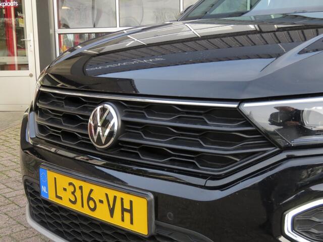 Volkswagen T-Roc 1.5 TSI 150pk SPORT BLACK EDITION / Led / Beats audio / 18 Inch / BOVAG garantie
