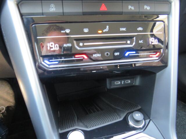 Volkswagen T-Roc 1.0 TSI 115Pk Life Edition * Rijklaarprijs incl. garantie * Digi Dashboard * Draadloos Caplay/Android * Clima * PDC V+A *