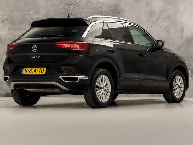 Volkswagen T-Roc 1.0 TSI Sport (APPLE CARPLAY, GROOT NAVI, CAMERA, CLIMATE, SPORTSTOELEN, GETINT GLAS, ELEK ACHTERKLEP, ADAPTIVE CRUISE, NIEUWSTAAT)