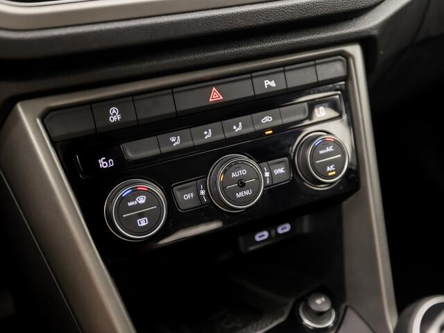 Volkswagen T-Roc 1.0 TSI Sport (APPLE CARPLAY, GROOT NAVI, CAMERA, CLIMATE, SPORTSTOELEN, GETINT GLAS, ELEK ACHTERKLEP, ADAPTIVE CRUISE, NIEUWSTAAT)