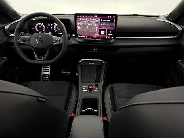 Volkswagen T-Roc 1.5 TSI R-Line Edition Black on Black Nieuwe model!, Panoramadak, Camera, Iq lights, Navi, Half leder, Stoel/Stuurverwarming, Cruise control adaptief, Sfeerverlichting, Elektrische trekhaak, Elektrische achterklep, Keyless start,