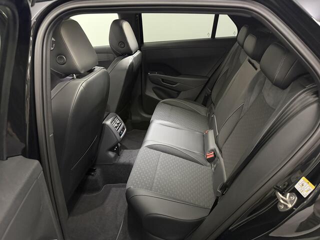 Volkswagen T-Roc 1.5 TSI R-Line Edition Black on Black Nieuwe model!, Panoramadak, Camera, Iq lights, Navi, Half leder, Stoel/Stuurverwarming, Cruise control adaptief, Sfeerverlichting, Elektrische trekhaak, Elektrische achterklep, Keyless start,