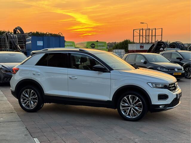 Volkswagen T-Roc 1.5 TSI Sport | Beats | LED | ACC | Virtual | Carplay | Camera | Nwe banden | Stoelverw | Rijklaar + nieuwe apk