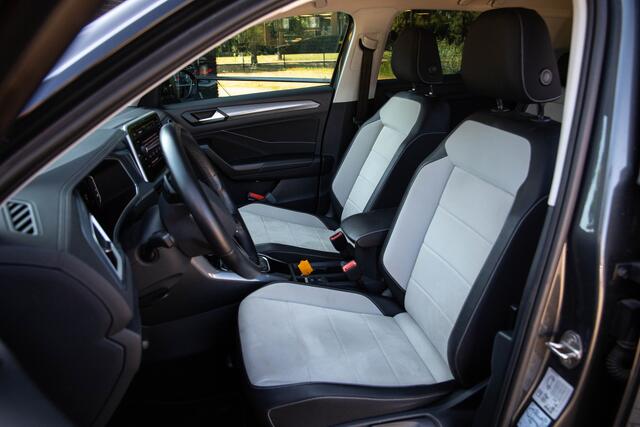 Volkswagen T-Roc 1.5 TSI Style , Achteruitrijcamera, Stoelverwarming, Adaptive cruise control, Apple CarPlay