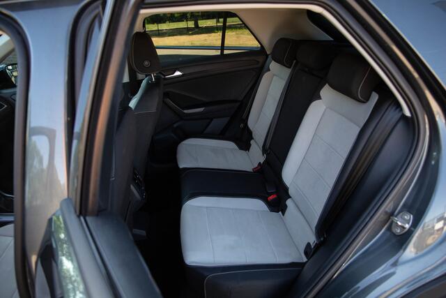 Volkswagen T-Roc 1.5 TSI Style , Achteruitrijcamera, Stoelverwarming, Adaptive cruise control, Apple CarPlay
