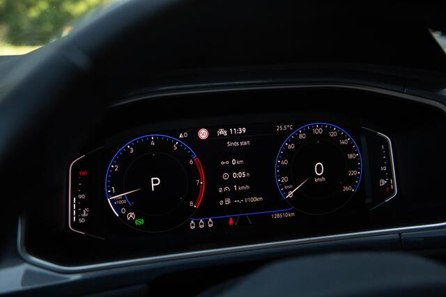 Volkswagen T-Roc 1.5 TSI Style , Achteruitrijcamera, Stoelverwarming, Adaptive cruise control, Apple CarPlay