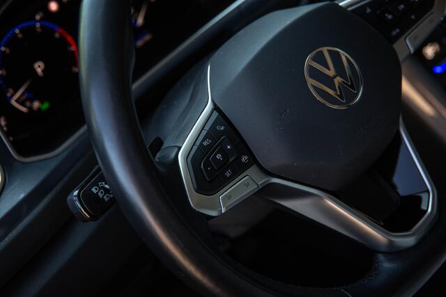 Volkswagen T-Roc 1.5 TSI Style , Achteruitrijcamera, Stoelverwarming, Adaptive cruise control, Apple CarPlay