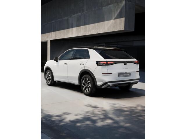 Volkswagen T-Roc Limited Edition | 'App-Connect' draadloze smartphone integratie | Automatische afstandsregeling (Adaptive Cruise Control) | Buitenspiegels elektrisch instel-, verwarm- en inklapbaar