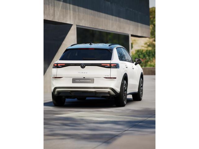 Volkswagen T-Roc Limited Edition | 'App-Connect' draadloze smartphone integratie | Automatische afstandsregeling (Adaptive Cruise Control) | Buitenspiegels elektrisch instel-, verwarm- en inklapbaar