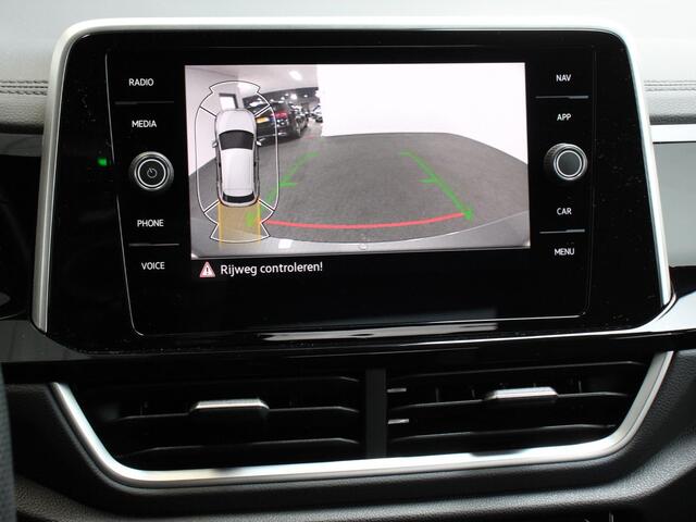 Volkswagen T-Roc 1.5 TSI 150pk Automaat R-Line Plus Navigatie Apple Carplay/Android Auto Camera Parkeersensoren Adaptive Cruise Control Stoelverwarming Virtual Cockpit Elektrische achterklep Getinte ramen Climate Control