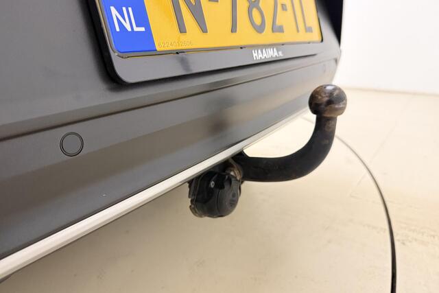 Volkswagen T-Roc 1.0 TSI Style Business | Navigatie | Trekhaak | Stoelverwarming | Climate control | Dakrails | Extra getint glas | Lichtmetalen velgen