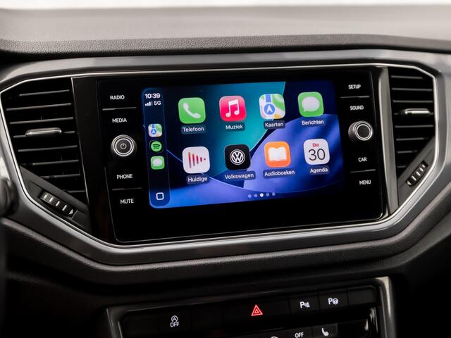 Volkswagen T-Roc 1.0 TSI Sport (APPLE CARPLAY, GROOT NAVI, STOELVERWARMING, GETINT GLAS, SPORTSTOELEN, ADAPTIVE CRUISE, PARKEERSENSOREN, NIEUWSTAAT)